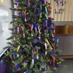 Sip Sip - Christmas tree with trinkets for kids