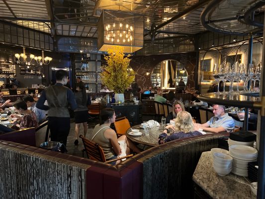 Mott 32 Vancouver by null