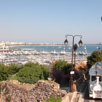 Le Petit Train de Cannes - La Baie de Cannes que vous pourrez admirer depuis le Petit Train - Tours Near Me