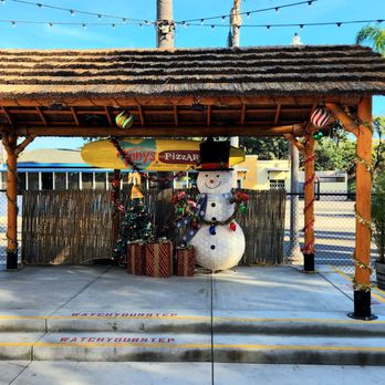 Tony's Pizzaria - Band area - Pizza Near Me - Ventura, California
