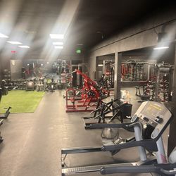 Frag Out Fitness - Empty gym and has all the work out equipment you need