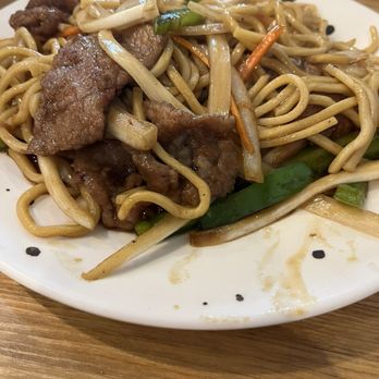Little Fat Dumpling - Beef chow mein - Asian Fusion Near Me - Fresno, California Little Fat Dumpling - Beef chow mein - Asian Fusion Near Me - Fresno, California