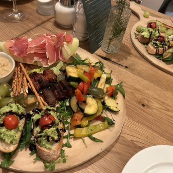 Tomasa - Tomasa, das Antipasti Brett-reicht auch für 2... #Tomasa - Modern European Near Me - Berlin, BE