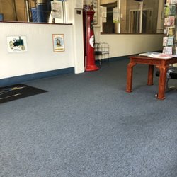 Roadrunner Car Wash and Oil Change - 3/29/18. Thursday afternoon. Lobby interior. Waiting area. Car Wash viewing spots.