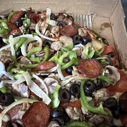 Round Table Pizza - Combination pizza