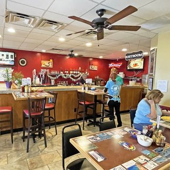 Spinnaker Cafe - Secondary dining area & bar - Breakfast & Brunch Near Me - Englewood, Florida
