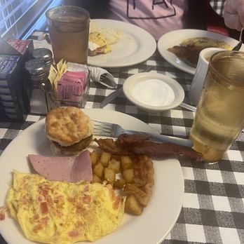 Division Street Diner - Brunch buffet items - Diners Near Me - Arlington, Texas Division Street Diner - Brunch buffet items - Diners Near Me - Arlington, Texas