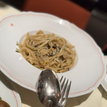 Sant Ambroeus Madison - Linguine alle Vongole* - Italian Near Me - New York, New York Sant Ambroeus Madison - Linguine alle Vongole* - Italian Near Me - New York, New York