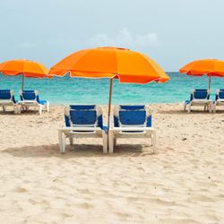DoubleTree by Hilton San Juan - Beach Club Lounge and umbrellas
