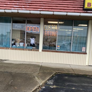 Elmos Intimates - Store front - Lingerie Near Me - Youngstown, Ohio Elmos Intimates - Store front - Lingerie Near Me - Youngstown, Ohio
