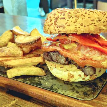 Cerveceria Stammtisch - Bernabeu burger - Beer Bar Near Me - Buenos Aires, C Cerveceria Stammtisch - Bernabeu burger - Beer Bar Near Me - Buenos Aires, C