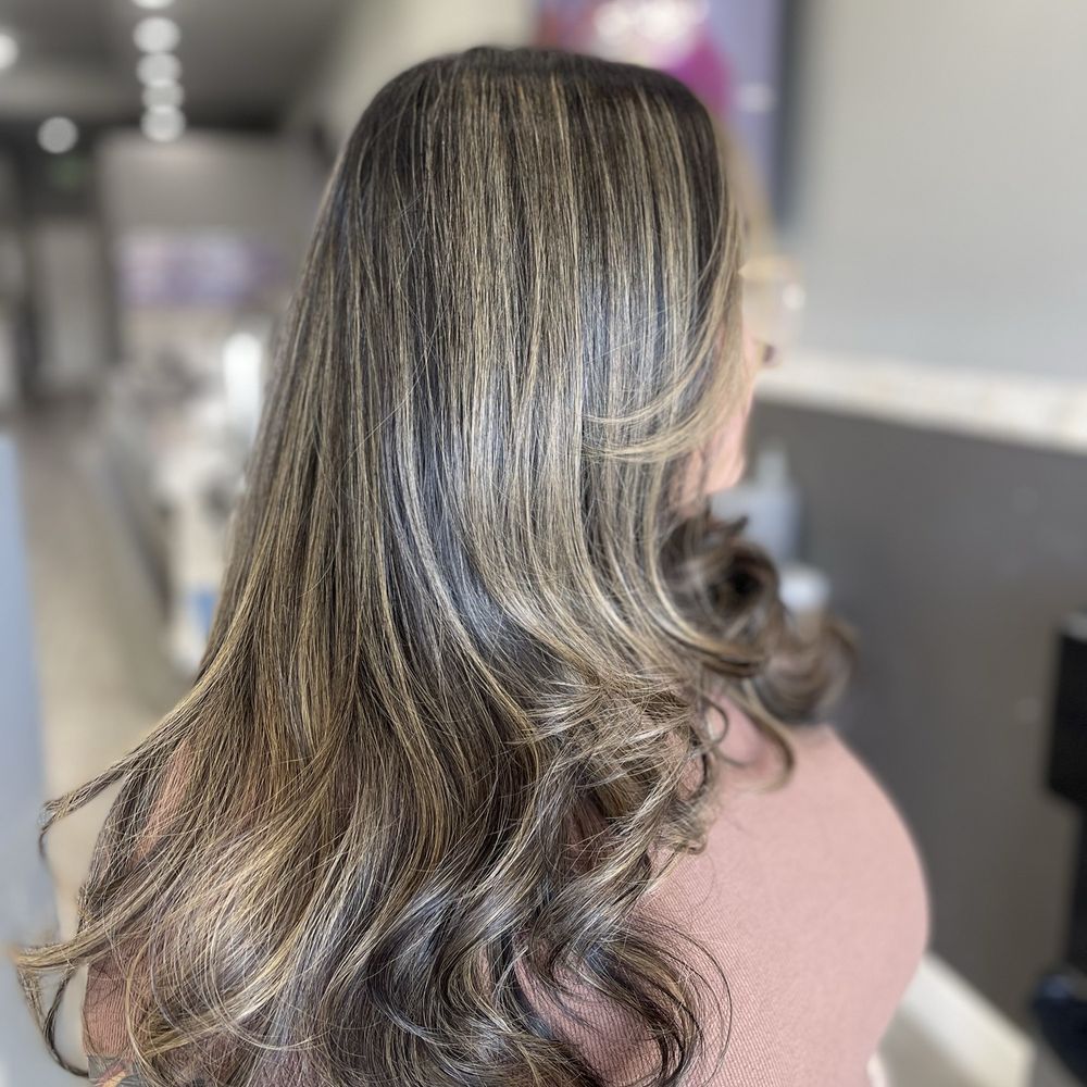 I did a 1 inch trim and refreshed my layers and face framing pieces with Mimi! I did a 1 inch trim and refreshed my layers and face framing pieces with Mimi!