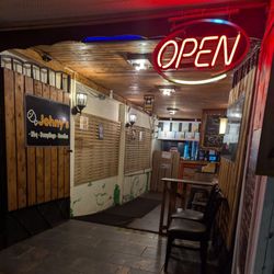 Entryway and ordering/pick-up area