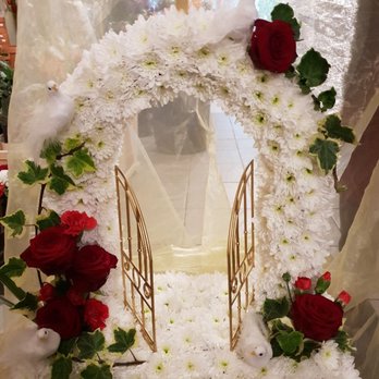 Janet Edwards Florist - Gates of Heaven - Florists Near Me - Brixton, XGL Janet Edwards Florist - Gates of Heaven - Florists Near Me - Brixton, XGL
