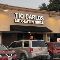 Tio Carlos - Entrance and Signage