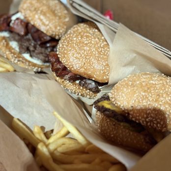 Amboy - Truffle burger - Burgers Near Me - West Covina, California Amboy - Truffle burger - Burgers Near Me - West Covina, California