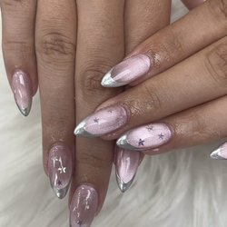 Pinks Nail Spa - Cat eyes