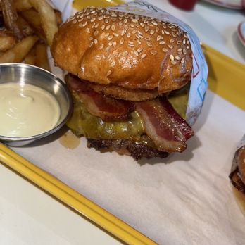 Le Burger 4304 - Le Boeuf wagyu, smoked bacon, smoked cheddar, fried onion, pickled jalapeno, bbq - Beer Bar Near Me - Minneapolis, Minnesota Le Burger 4304 - Le Boeuf wagyu, smoked bacon, smoked cheddar, fried onion, pickled jalapeno, bbq - Beer Bar Near Me - Minneapolis, Minnesota
