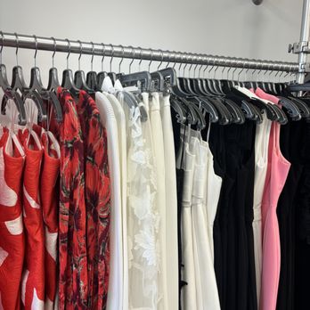 The Bee - Women's Clothing Near Me - Sea Girt, New Jersey The Bee - Women's Clothing Near Me - Sea Girt, New Jersey
