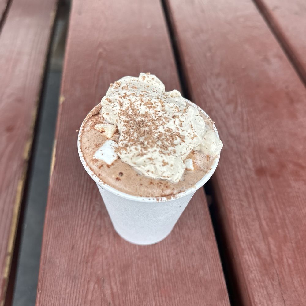 J Vein Caffé - Hot chocolate with whipped cream and marshmallows - Food Trucks Near Me - Portland, Oregon