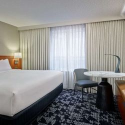 Embassy Suites by Hilton Washington DC Convention Center - Guest room