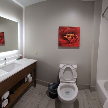 La Quinta Inn - Bathroom to double queen - Hotels Near Me - Tuscaloosa, Alabama La Quinta Inn - Bathroom to double queen - Hotels Near Me - Tuscaloosa, Alabama