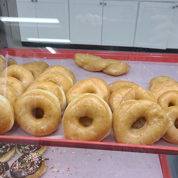 Carl's Donuts & Bakery - Donuts Near Me - Avon, Indiana