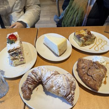 Mia's Bakery - Lobster Tail, apple pie, classic cheesecake, Fruit Napoleon, banana Bread Pudding. - Bakeries Near Me - Brooklyn, New York