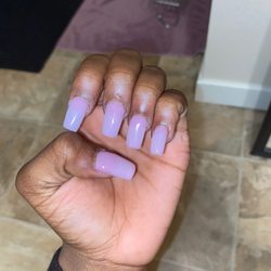 Happy Nails - Not even the same shape as other hand