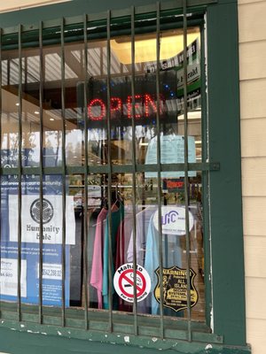 Kilauea General Store by null