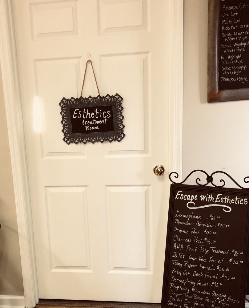 Escape with Esthetics Logo