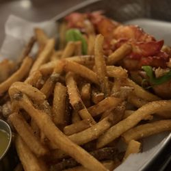 Mac's Raw Bar & Market - Lobster Roll with fries