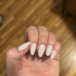 Q Spa - Lee at Q spa did a beautiful job with this tips + Gel mani. She's very thorough but pretty fast. 10/10 recommend Q Spa.