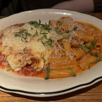 Il Porcellino - Chicken Parmesan and Rigatoni alla Vodka - Italian Near Me - Chicago, Illinois Il Porcellino - Chicken Parmesan and Rigatoni alla Vodka - Italian Near Me - Chicago, Illinois