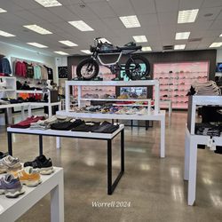 Private Sneakers - Interior