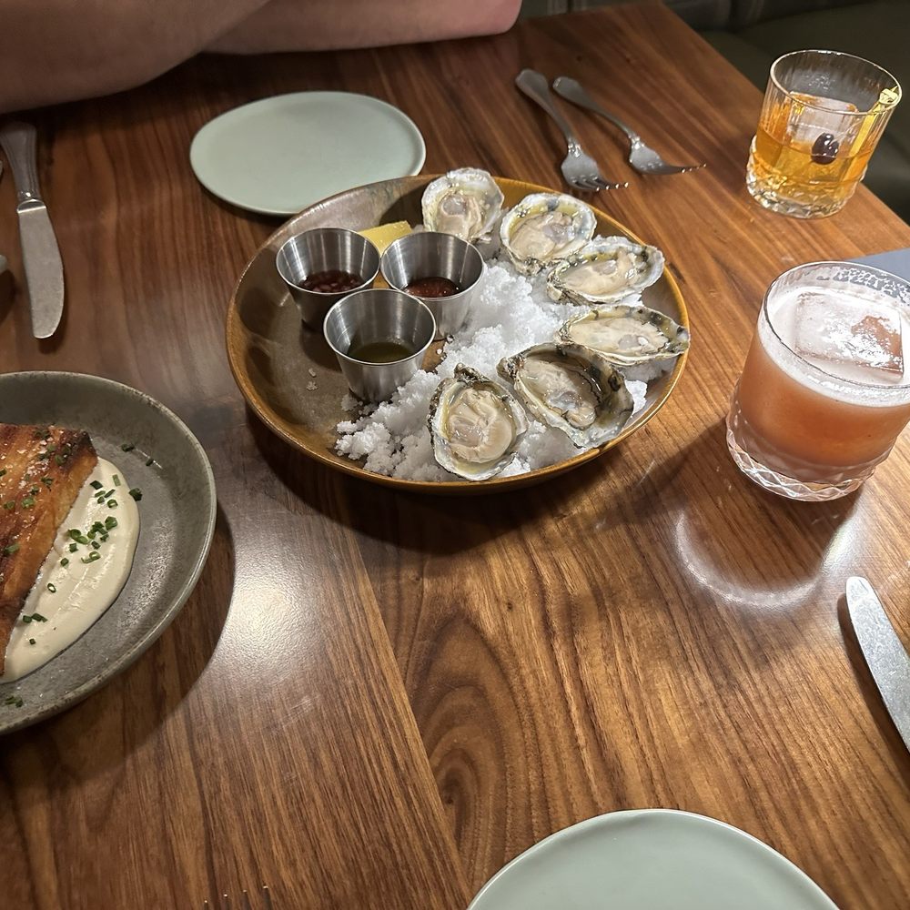 Covey - Pave + local oysters , gin fig sour and old fashioned - New American Near Me - Wilmington, North Carolina