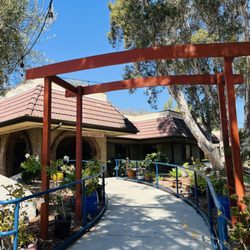 Sanderling Waldorf School - Front walkway
