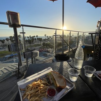 High Rooftop Lounge - Food and the view - Lounges Near Me - Venice, California High Rooftop Lounge - Food and the view - Lounges Near Me - Venice, California