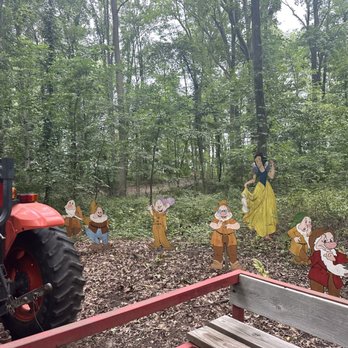 Kapnick Orchards - Tractor ride for kids and kids at heart!! - Bakeries Near Me - Britton, Michigan