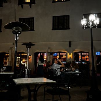 Benbow Historic Inn - Courtyard - Hotels Near Me - Garberville, California