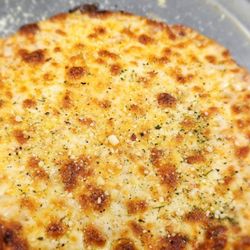 Doghouse Pizza - Thin and crispy Chicago Tavern style cheese pizza