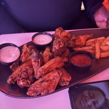 Vibez - Whole Wings - Breakfast & Brunch Near Me - Macon, Georgia