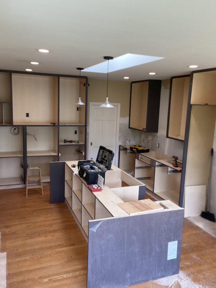 DISTINCTIVE CUSTOM FURNITURE Updated September 2024 2415 Burdette