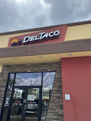 Del Taco by null