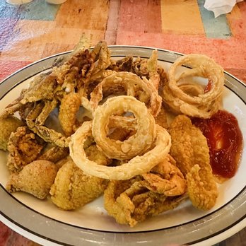 Bayou Delight Restaurant - Seafood platter with soft shell crab added - Seafood Near Me - Houma, Louisiana Bayou Delight Restaurant - Seafood platter with soft shell crab added - Seafood Near Me - Houma, Louisiana