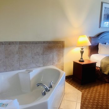 Natchez Grand Hotel - Balcony jacuzzi river view room - Hotels Near Me - Natchez, Mississippi