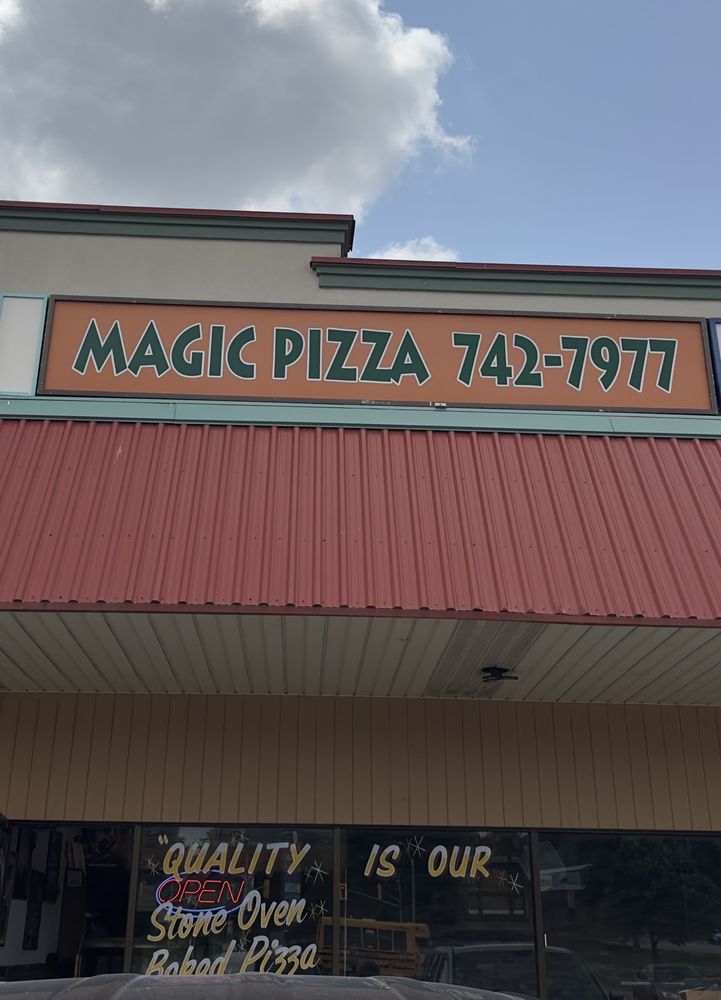 Magic Pizza Logo