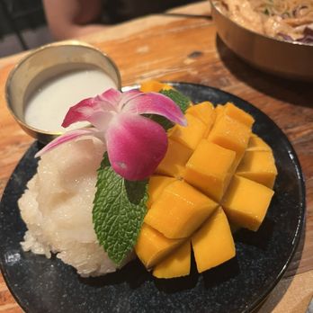 Lemongrass Brooklyn - Coconut Sticky Rice with Fresh Mango - Thai Near Me - Brooklyn, New York Lemongrass Brooklyn - Coconut Sticky Rice with Fresh Mango - Thai Near Me - Brooklyn, New York