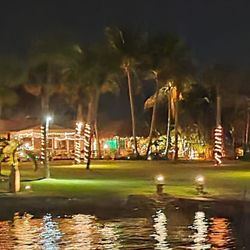 Manatee Queen - House with putting green