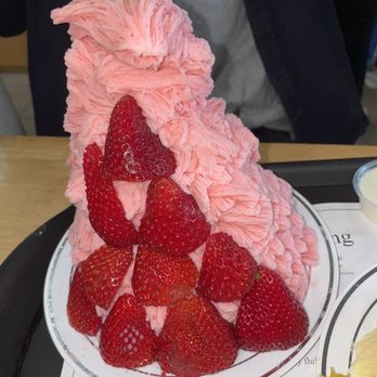 Oakobing - Strawberry Shaved Ice/Bingsu - Shaved Ice Near Me - Los Angeles, California Oakobing - Strawberry Shaved Ice/Bingsu - Shaved Ice Near Me - Los Angeles, California
